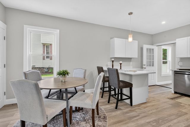 28 Greendale Ave, Worcester, MA 01606