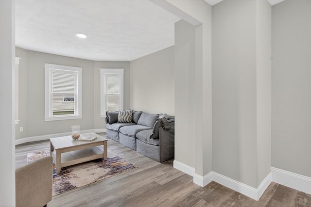 28 Greendale Ave, Worcester, MA 01606