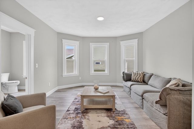 28 Greendale Ave, Worcester, MA 01606