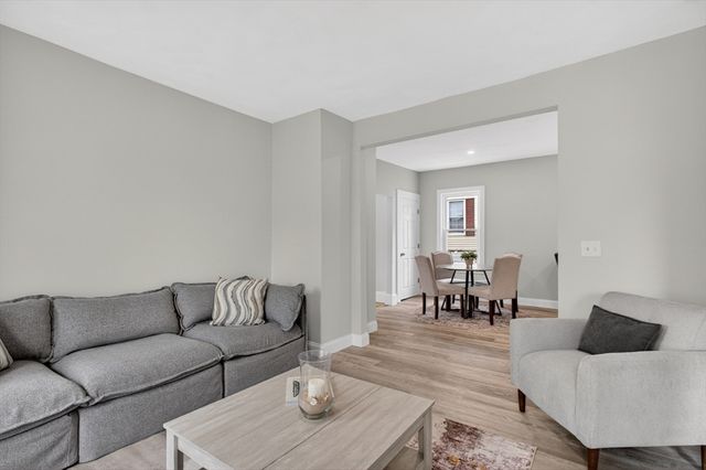28 Greendale Ave, Worcester, MA 01606