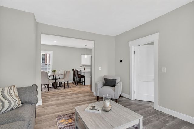 28 Greendale Ave, Worcester, MA 01606