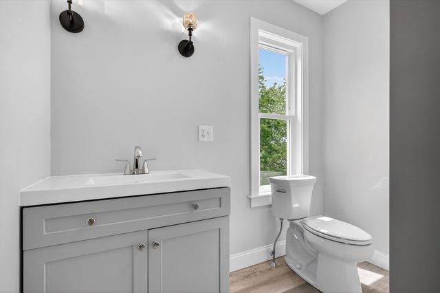 28 Greendale Ave, Worcester, MA 01606