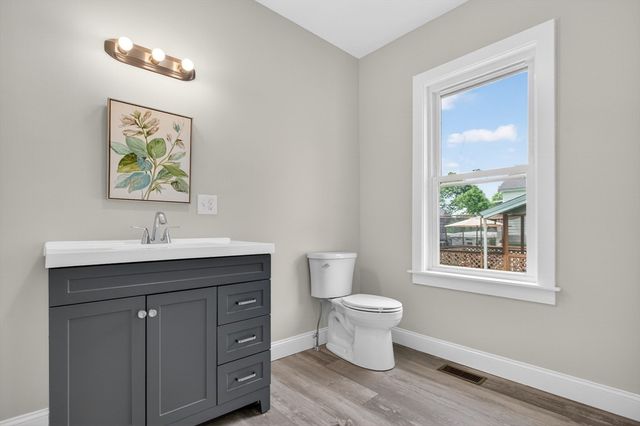 28 Greendale Ave, Worcester, MA 01606