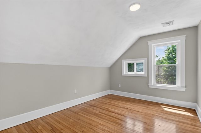 28 Greendale Ave, Worcester, MA 01606