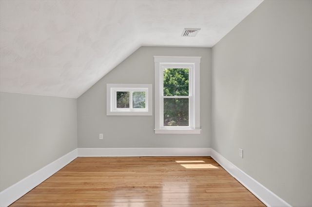 28 Greendale Ave, Worcester, MA 01606