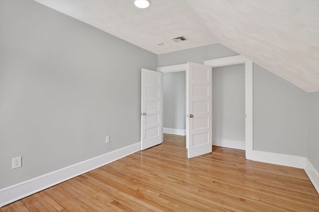 28 Greendale Ave, Worcester, MA 01606