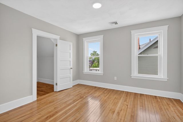 28 Greendale Ave, Worcester, MA 01606