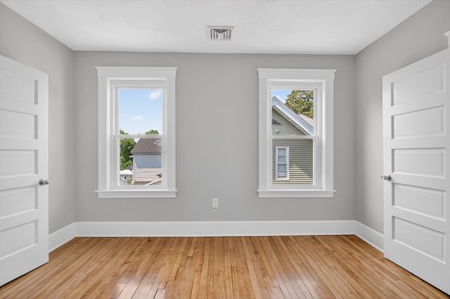 28 Greendale Ave, Worcester, MA 01606