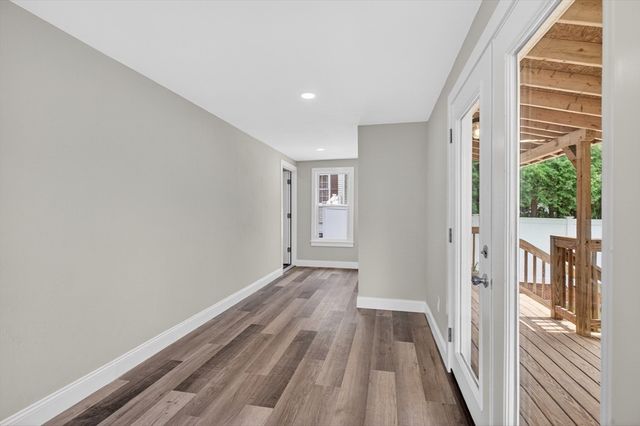 28 Greendale Ave, Worcester, MA 01606