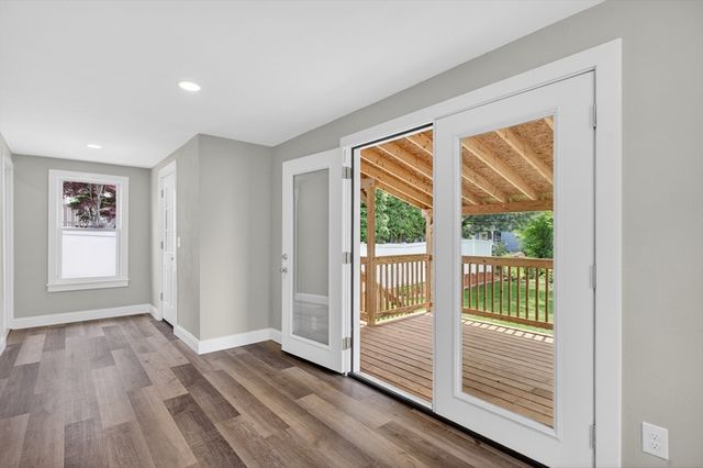 28 Greendale Ave, Worcester, MA 01606