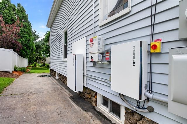 28 Greendale Ave, Worcester, MA 01606