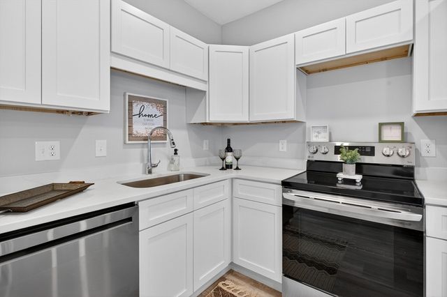 28 Greendale Ave, Worcester, MA 01606
