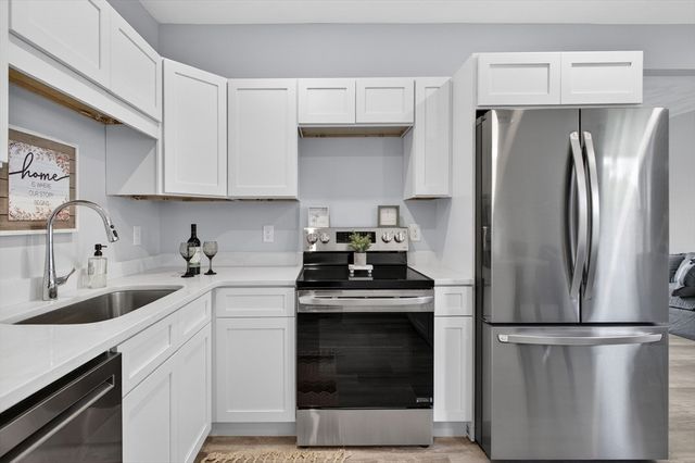 28 Greendale Ave, Worcester, MA 01606