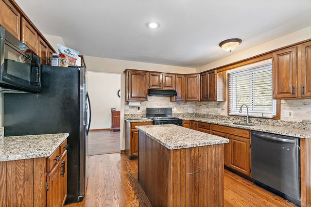 6 Amanda Lane, Yorkville, IL 60560