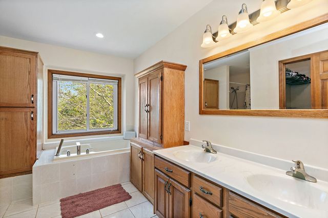 6 Amanda Lane, Yorkville, IL 60560