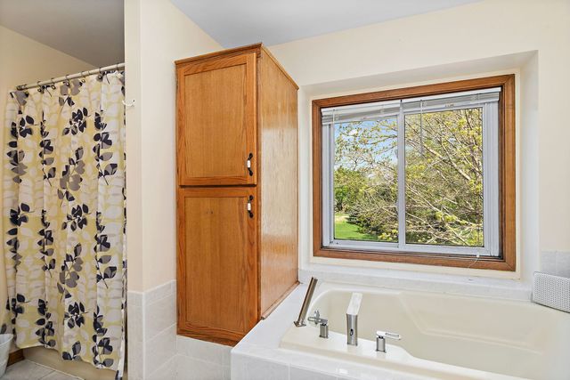 6 Amanda Lane, Yorkville, IL 60560