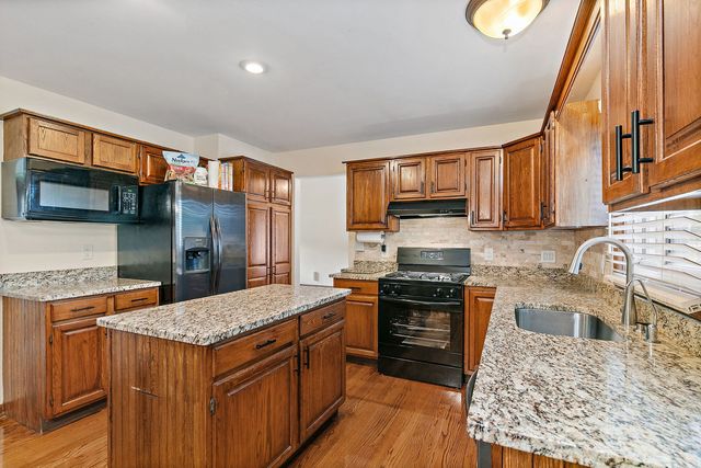 6 Amanda Lane, Yorkville, IL 60560