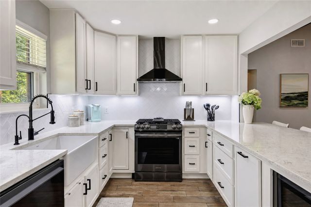 2917 Cresthaven Drive, Grapevine, TX 76051
