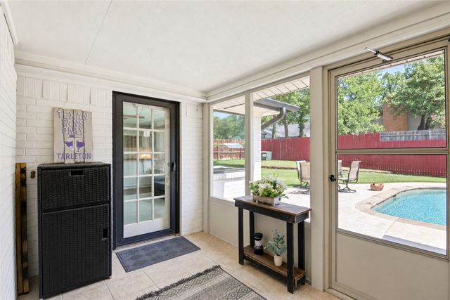 2917 Cresthaven Drive, Grapevine, TX 76051