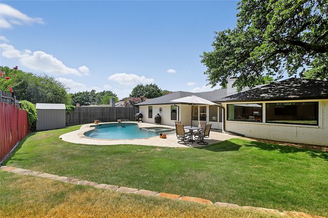 2917 Cresthaven Drive, Grapevine, TX 76051