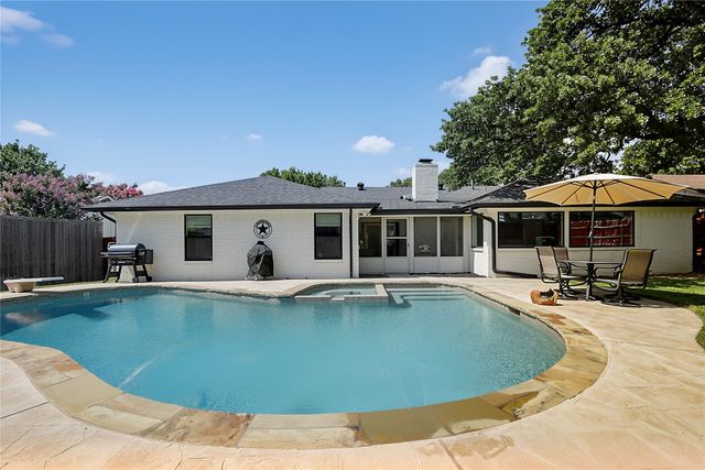 2917 Cresthaven Drive, Grapevine, TX 76051