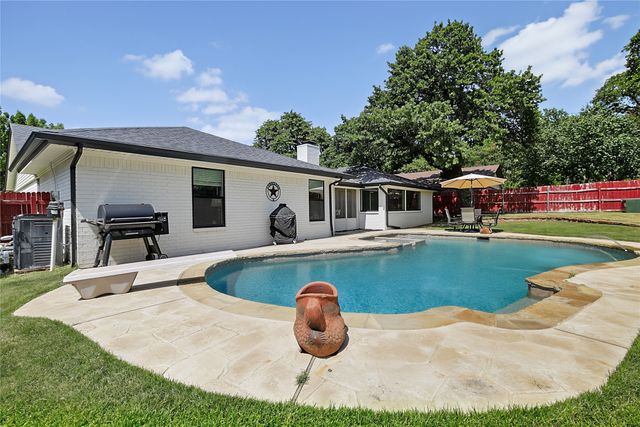 2917 Cresthaven Drive, Grapevine, TX 76051