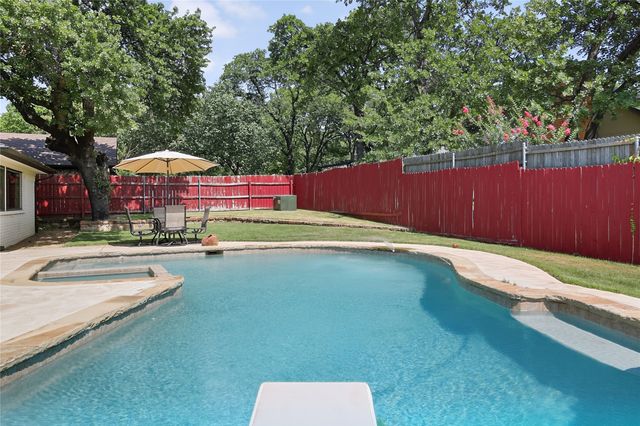 2917 Cresthaven Drive, Grapevine, TX 76051