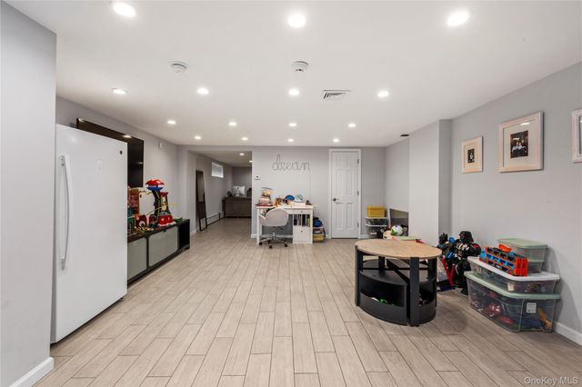 15496 Riverside Drive, Whitestone, NY 11357