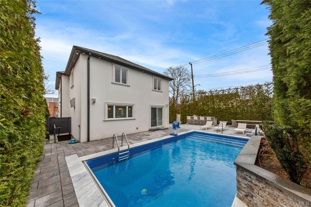 15496 Riverside Drive, Whitestone, NY 11357