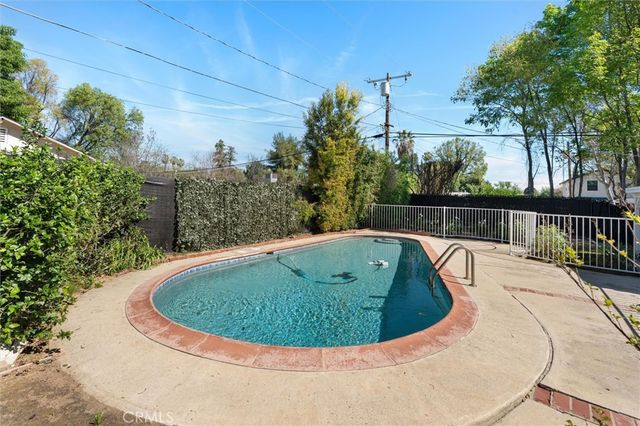 18817 Stagg Street, Reseda, CA 91335