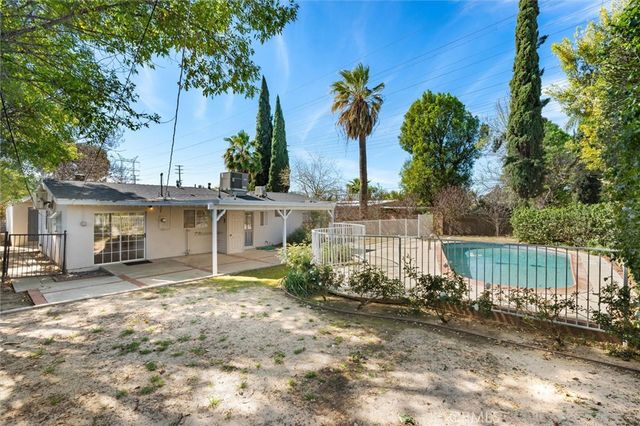 18817 Stagg Street, Reseda, CA 91335