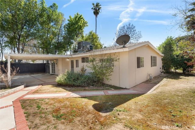 18817 Stagg Street, Reseda, CA 91335