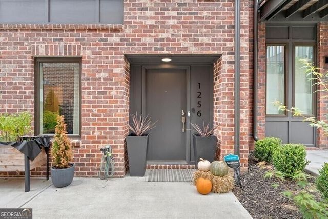 1256 Chelsea Circle NW, Atlanta, GA 30318