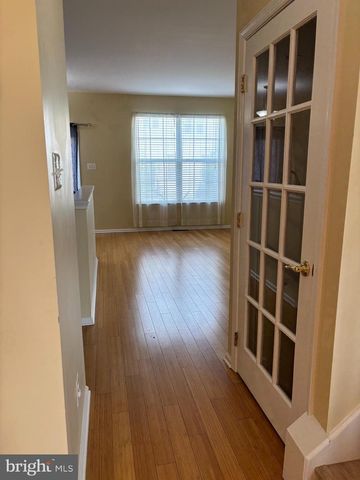 26 SPINNAKER DR, Mount Laurel, NJ 08054