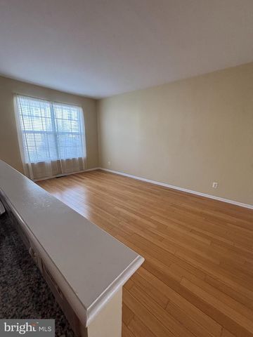 26 SPINNAKER DR, Mount Laurel, NJ 08054