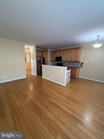 26 SPINNAKER DR, Mount Laurel, NJ 08054