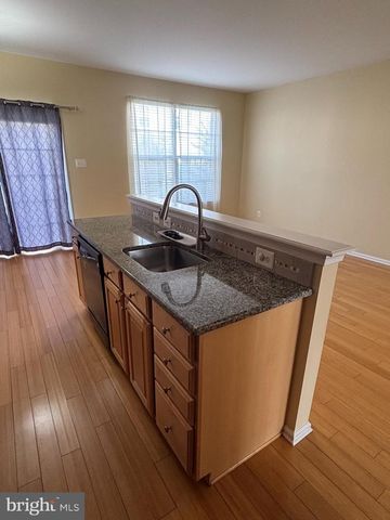 26 SPINNAKER DR, Mount Laurel, NJ 08054