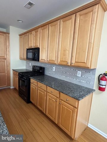26 SPINNAKER DR, Mount Laurel, NJ 08054