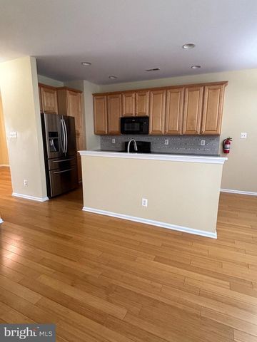 26 SPINNAKER DR, Mount Laurel, NJ 08054