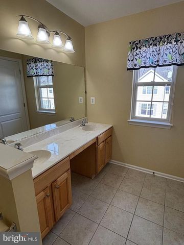 26 SPINNAKER DR, Mount Laurel, NJ 08054