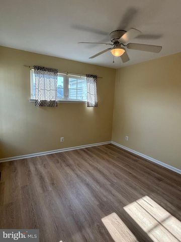 26 SPINNAKER DR, Mount Laurel, NJ 08054