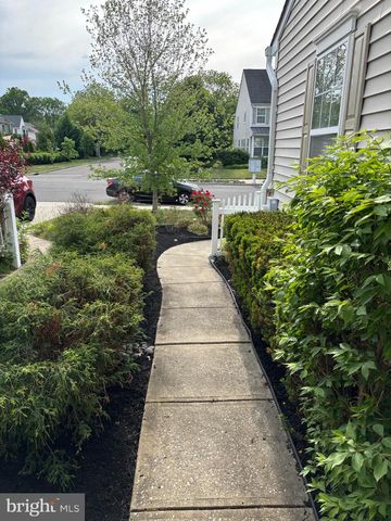 26 SPINNAKER DR, Mount Laurel, NJ 08054