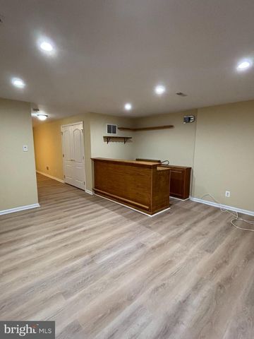 26 SPINNAKER DR, Mount Laurel, NJ 08054