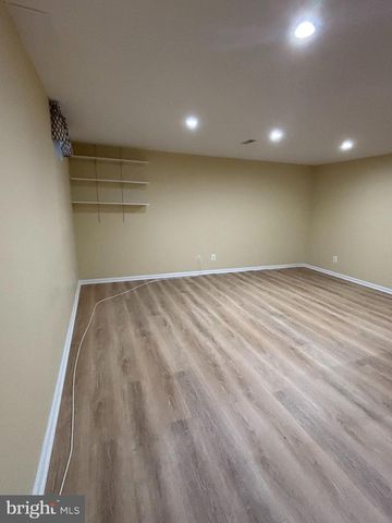 26 SPINNAKER DR, Mount Laurel, NJ 08054
