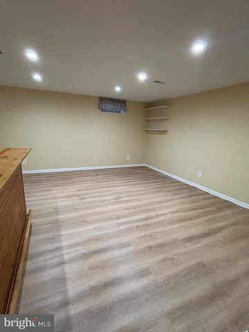 26 SPINNAKER DR, Mount Laurel, NJ 08054