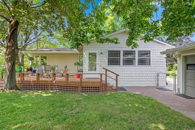 2570 Avon Street N, Roseville, MN 55113