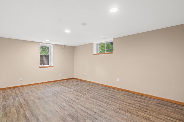 2570 Avon Street N, Roseville, MN 55113