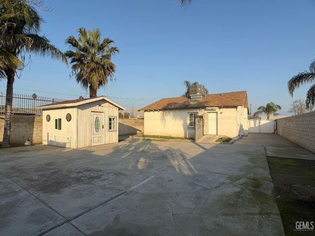 104 S Kincaid Street, Bakersfield, CA 93307