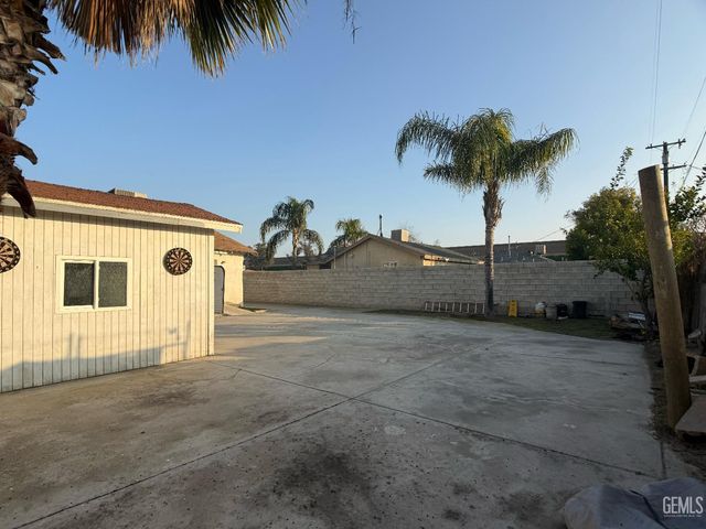 104 S Kincaid Street, Bakersfield, CA 93307