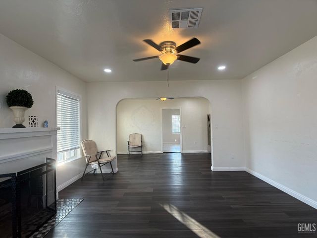 104 S Kincaid Street, Bakersfield, CA 93307